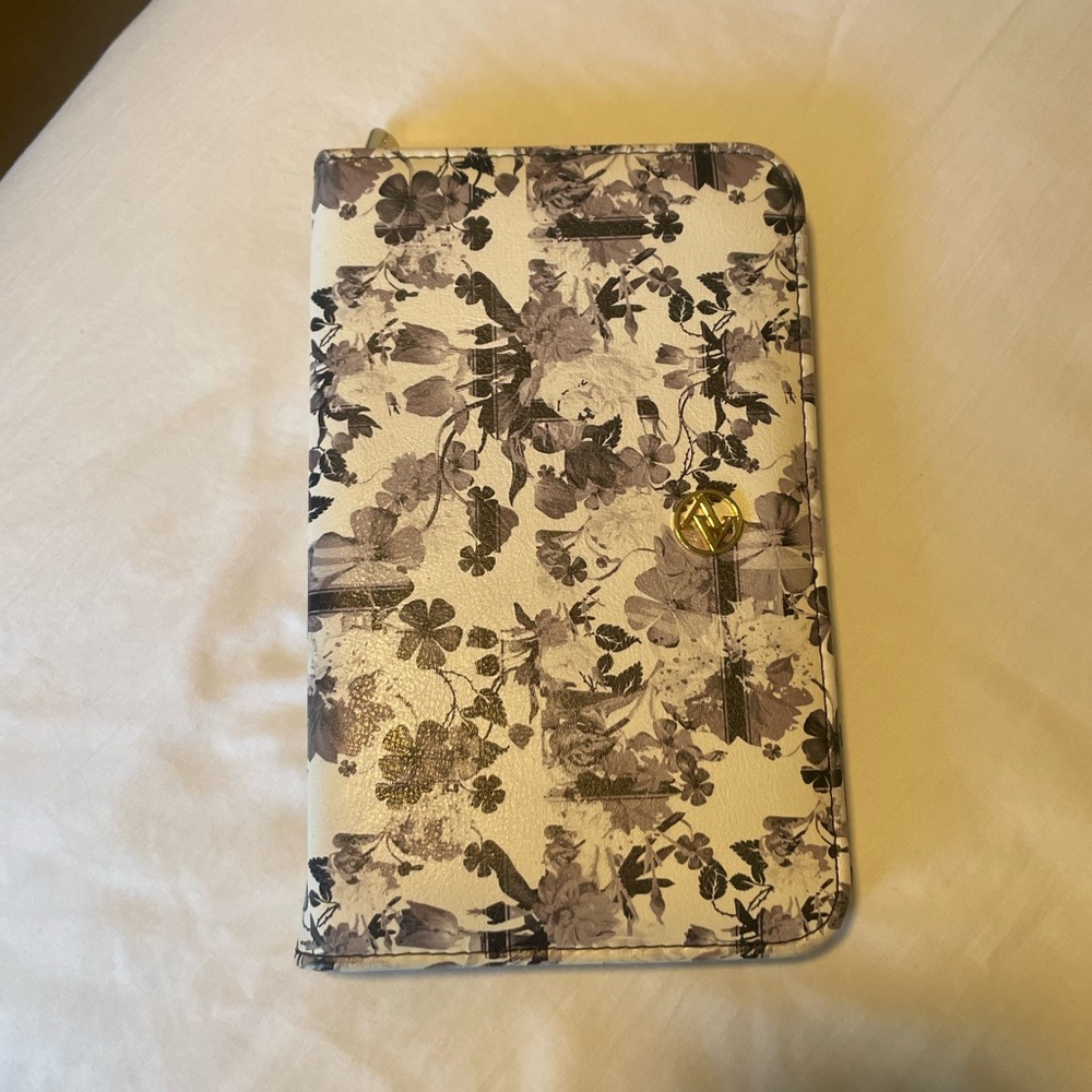 Floral Jewelry Travel Case  - White and Gray